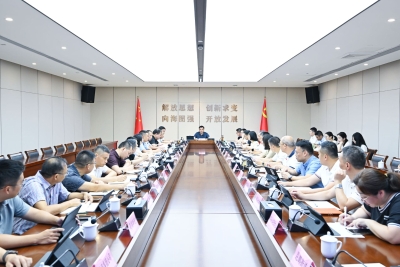 海经区党工委理论学习中心组举行专题学习会